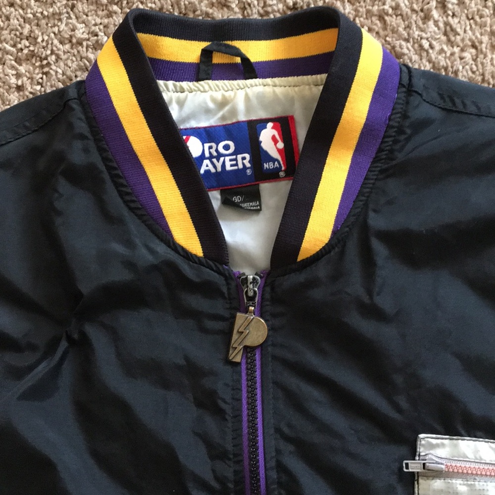 Los Angeles Lakers Pro Player Windbreaker - Picture 3 of 7